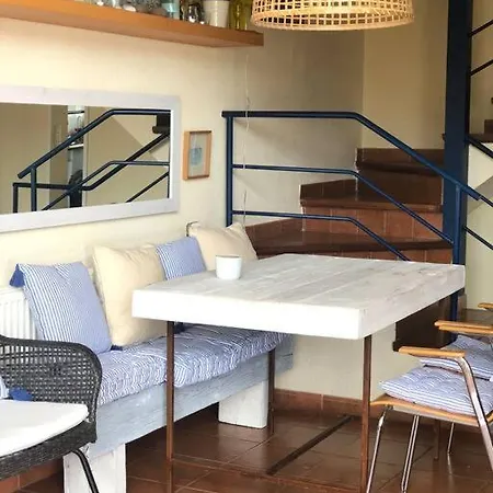 Casa Adela /terraza/5m Playa / Aire Acondicionado بيت للعطل